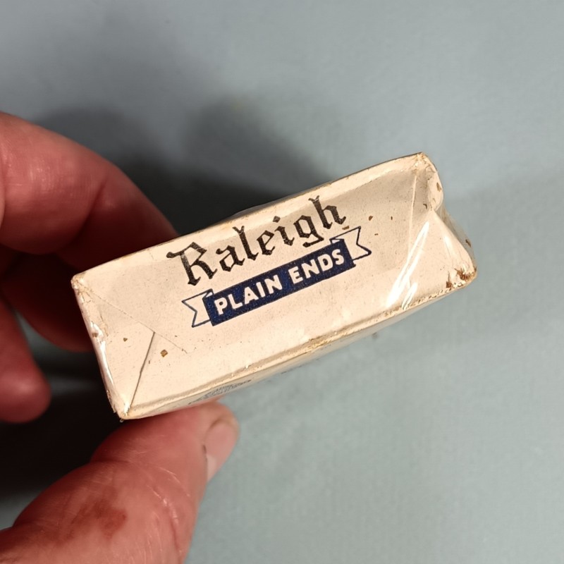 PAQUET DE 20 CIGARETTES MILITAIRE US DE LA MARQUE RALEIGH TIMBRE TAXE WAR BONDS AND STAMPS SECONDE GUERRE